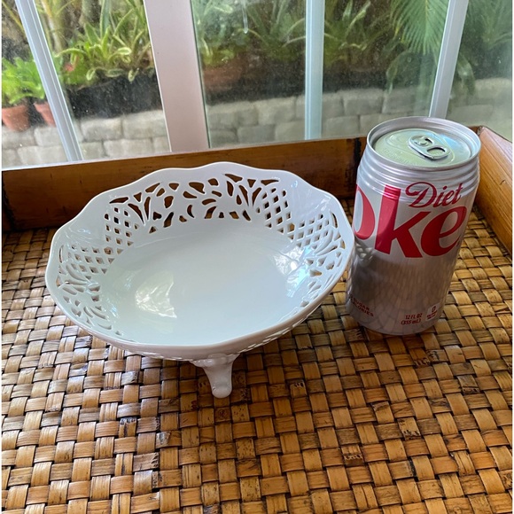 Oscar de la Renta White Lattice Work 7” Footed Plate Bowl - Picture 5 of 5